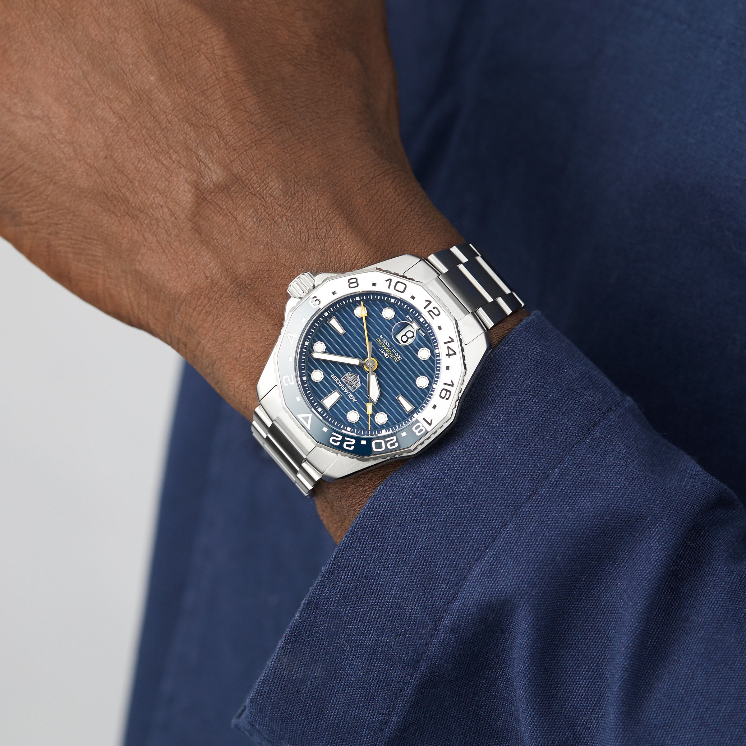 Replica TAG Heuer Aquaracer Professional 300 GMT 43mm Mens details WBP2010.BA0632