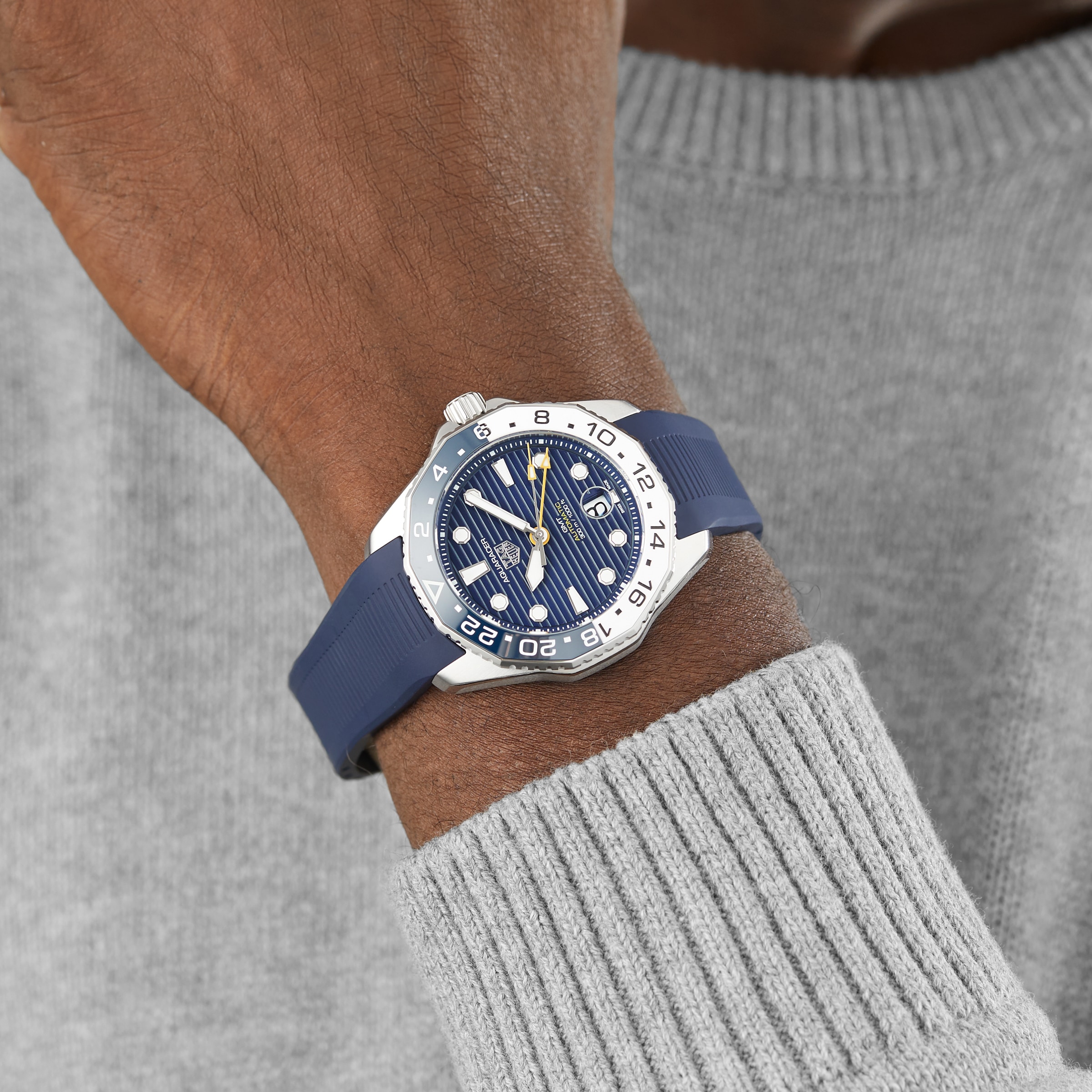 Replica TAG Heuer Aquaracer Professional 300 GMT 43mm Mens details Rubber WBP2010.FT6198 8 Replica TAG Heuer Aquaracer Professional 300 GMT 43mm Mens details Rubber WBP2010.FT6198