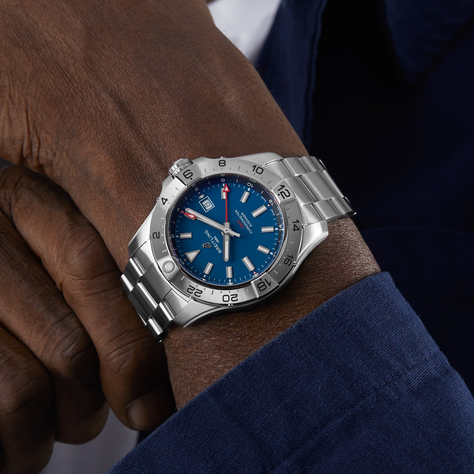 Replica Breitling Avenger Automatic GMT 44mm Mens details Blue Stainless Steel A32320101C1A1