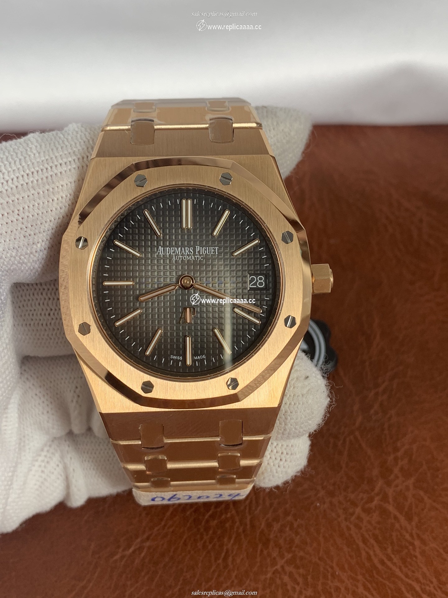 Audemars Piguet Men,Women Royal Oak Jumbo 16202OR.OO.1240OR.01 1 Audemars Piguet Men,Women Royal Oak Jumbo 16202OR.OO.1240OR.01
