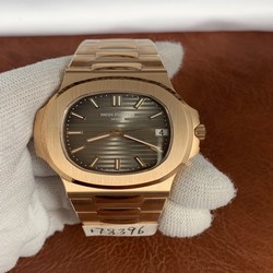 Patek Philippe Men Nautilus Jumbo Ref.5711